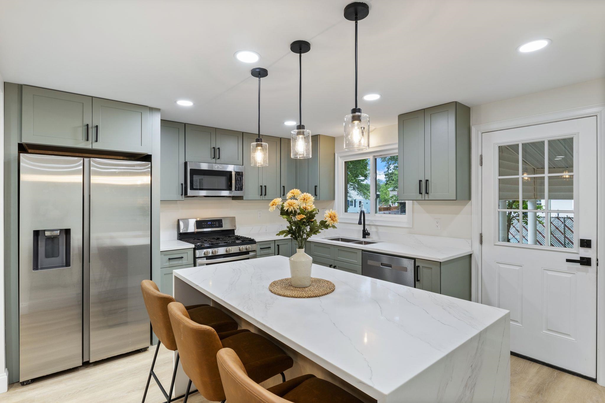 11 Bond Street Hudson, NH 03051 - Photo 12 of 55