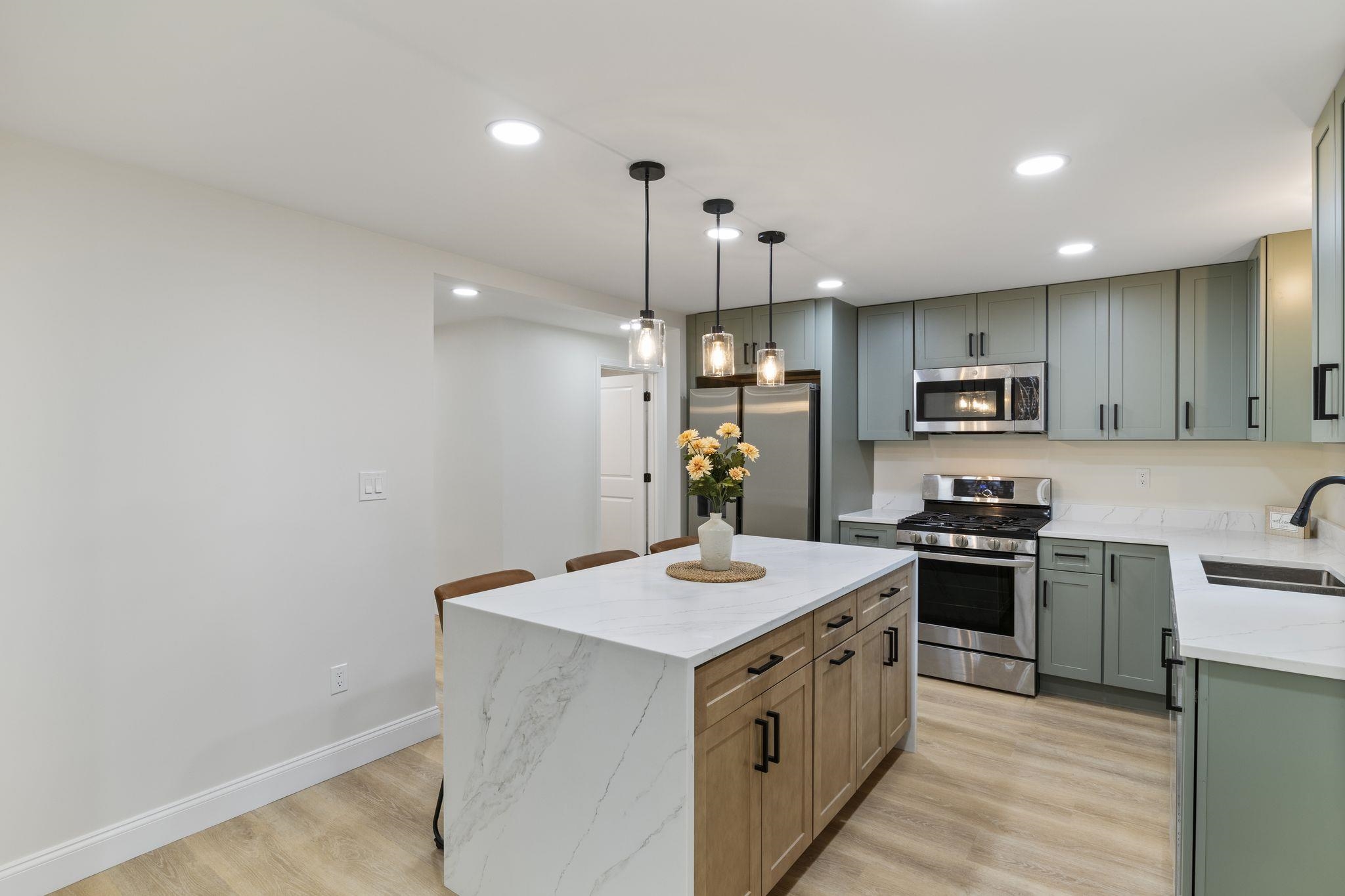 11 Bond Street Hudson, NH 03051 - Photo 13 of 55