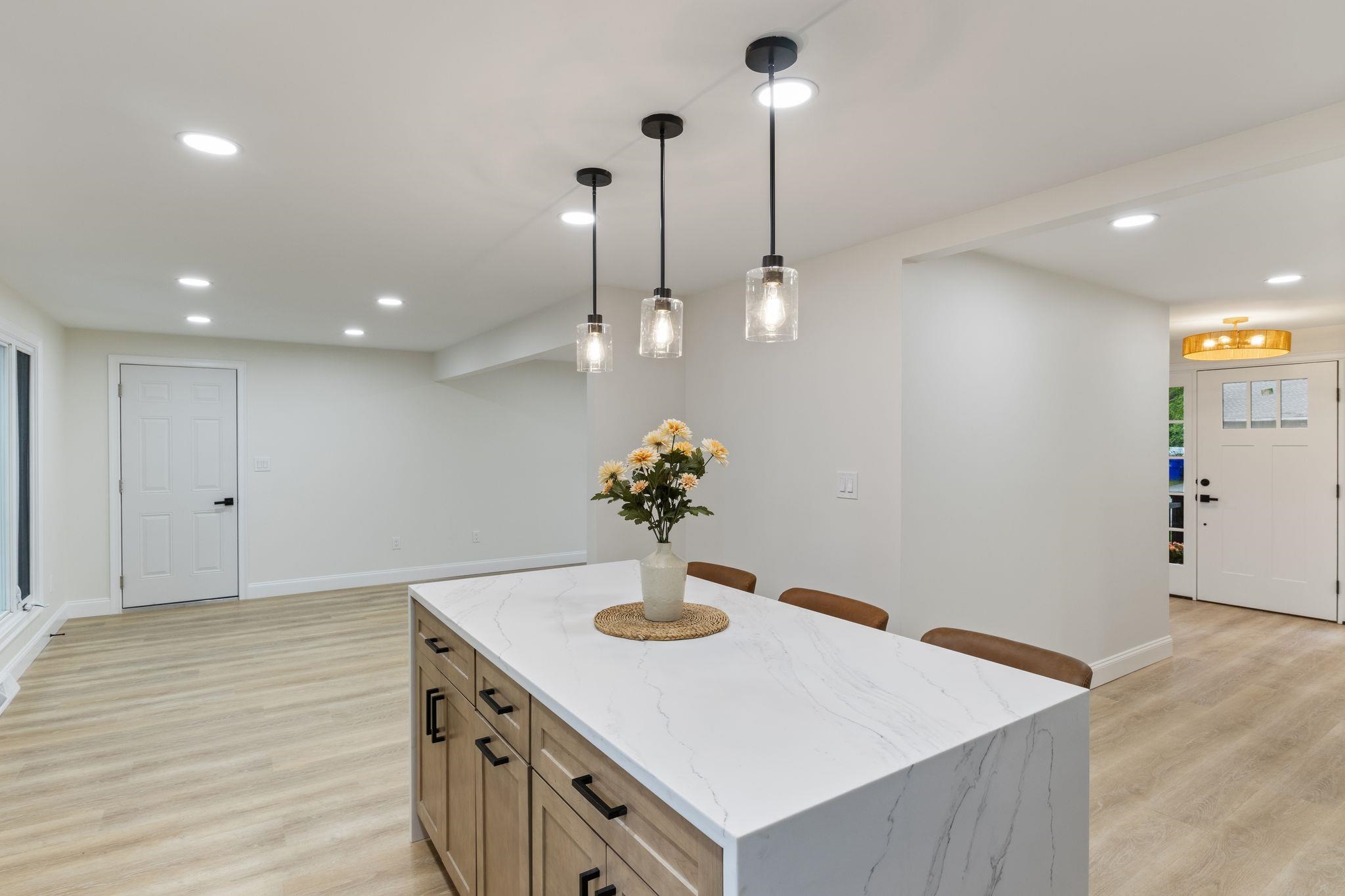 11 Bond Street Hudson, NH 03051 - Photo 14 of 55