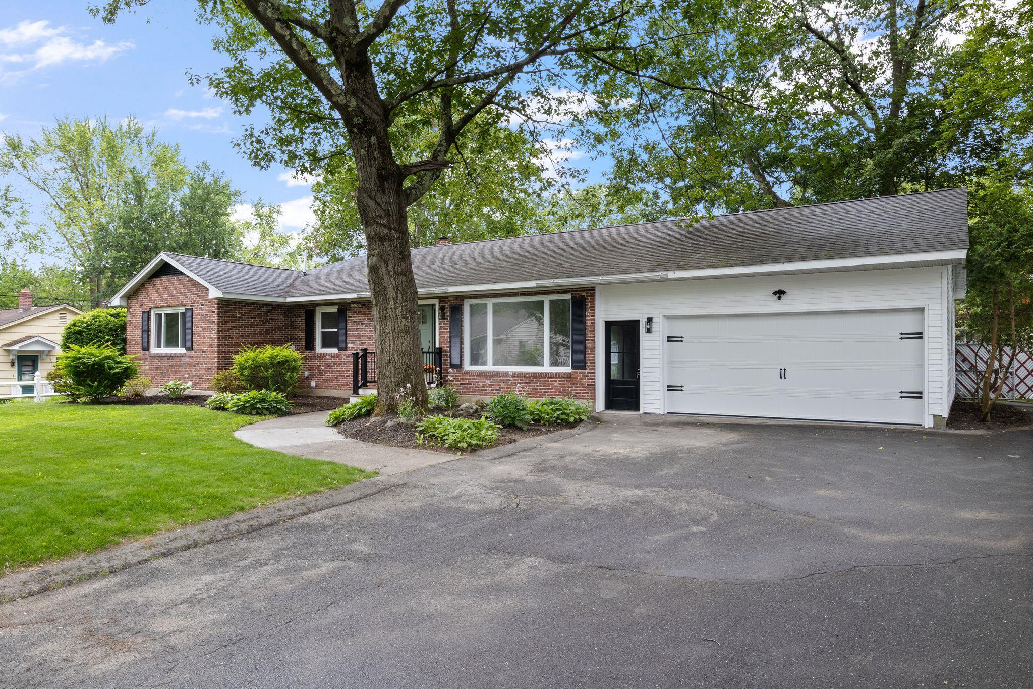 11 Bond Street Hudson, NH 03051 - Photo 2 of 55