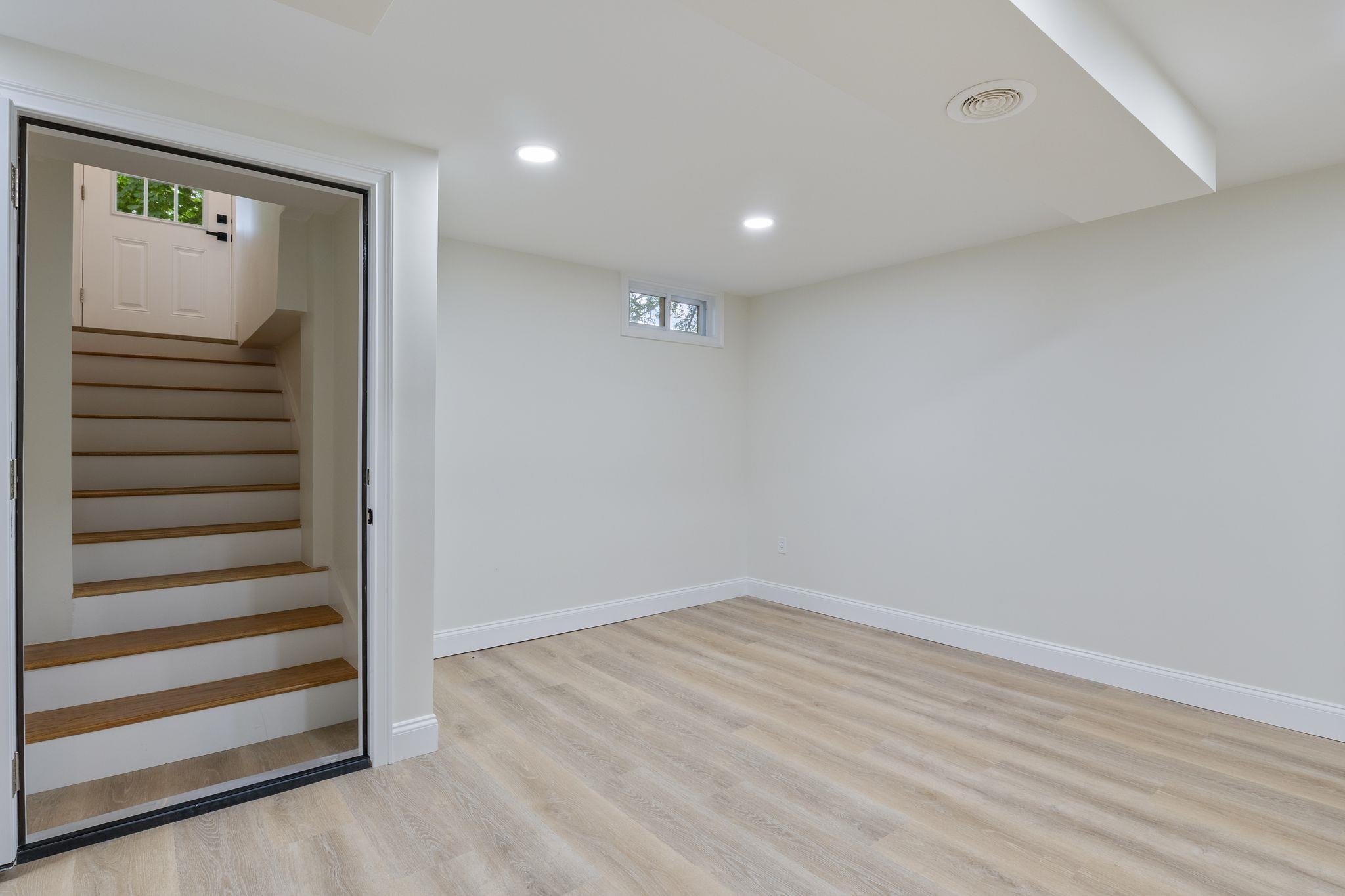 11 Bond Street Hudson, NH 03051 - Photo 30 of 55