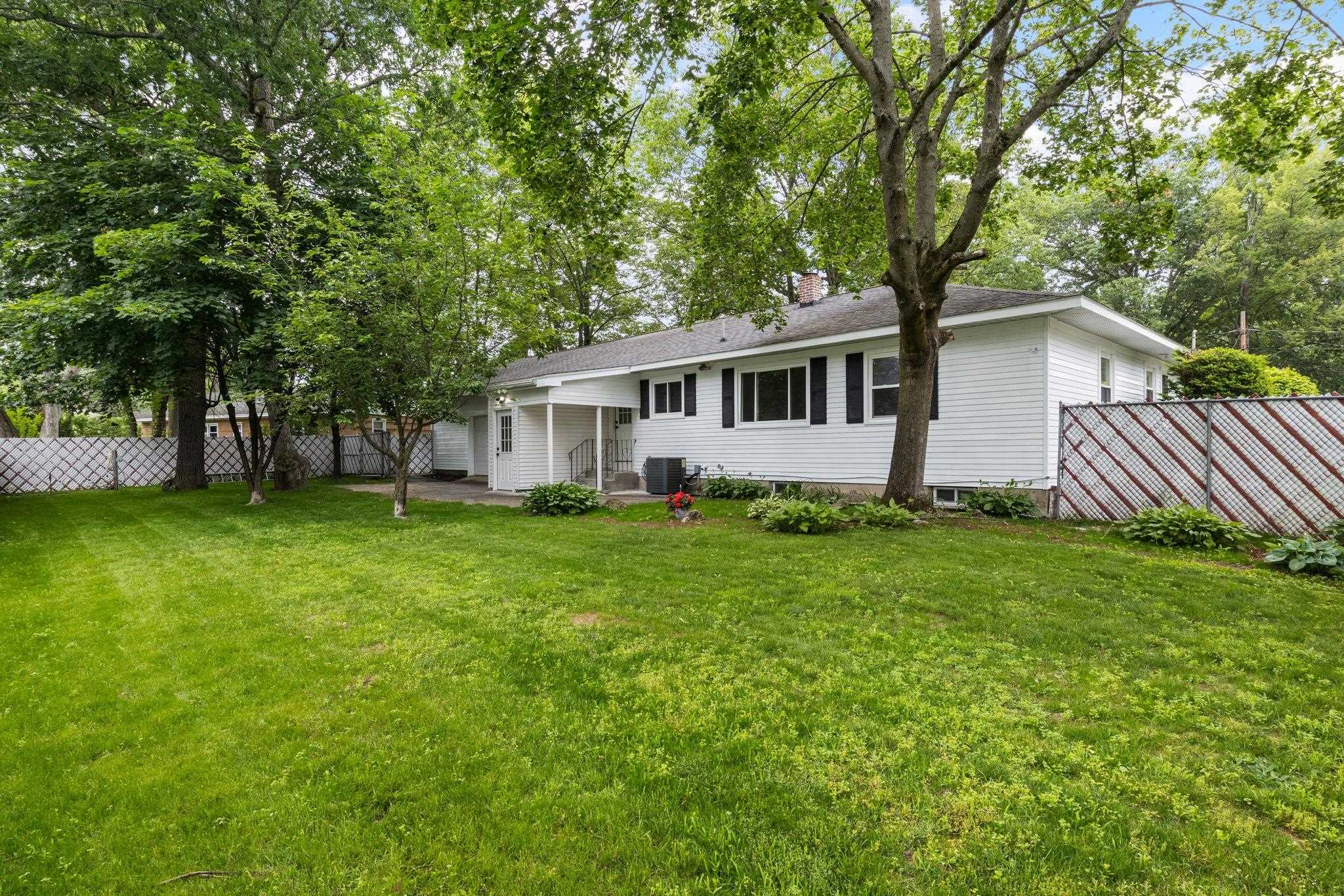 11 Bond Street Hudson, NH 03051 - Photo 3 of 55