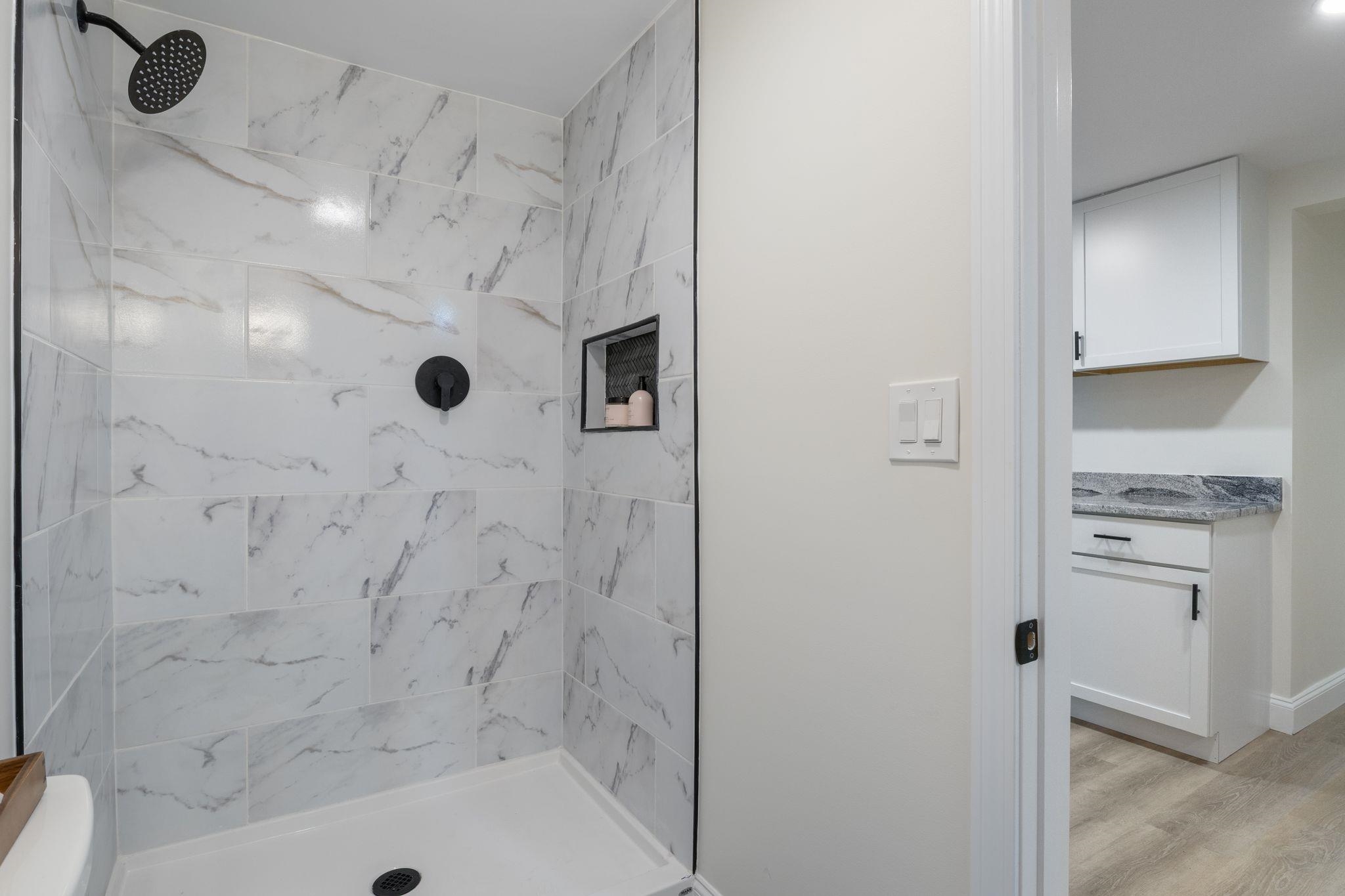 11 Bond Street Hudson, NH 03051 - Photo 37 of 55