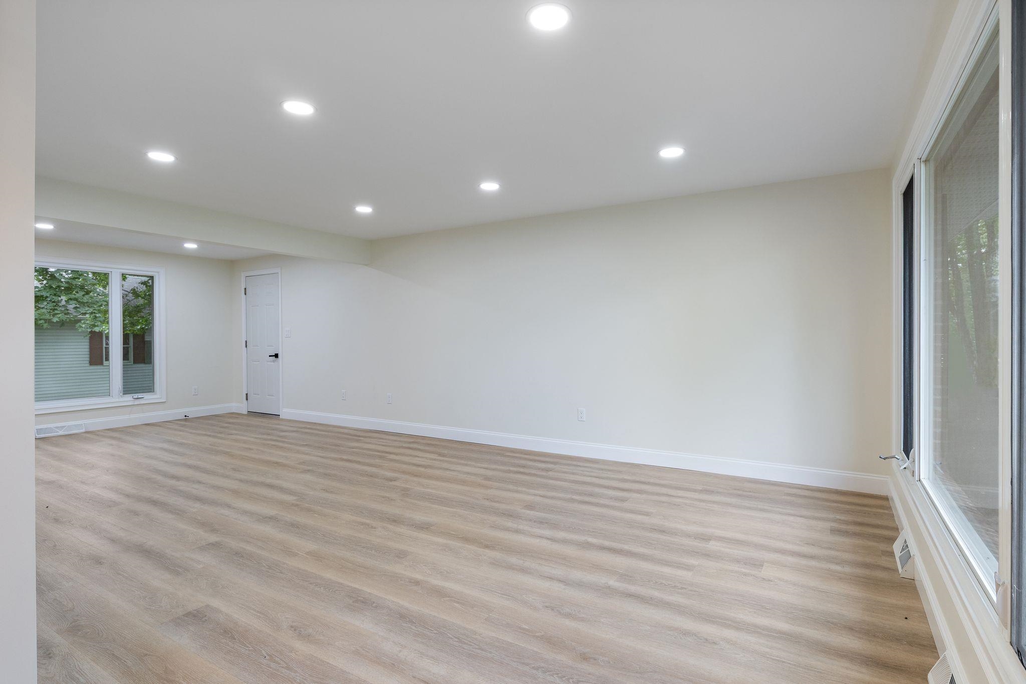 11 Bond Street Hudson, NH 03051 - Photo 4 of 55