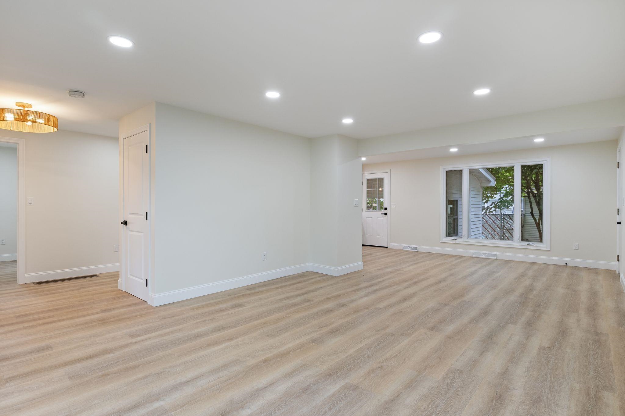 11 Bond Street Hudson, NH 03051 - Photo 5 of 55