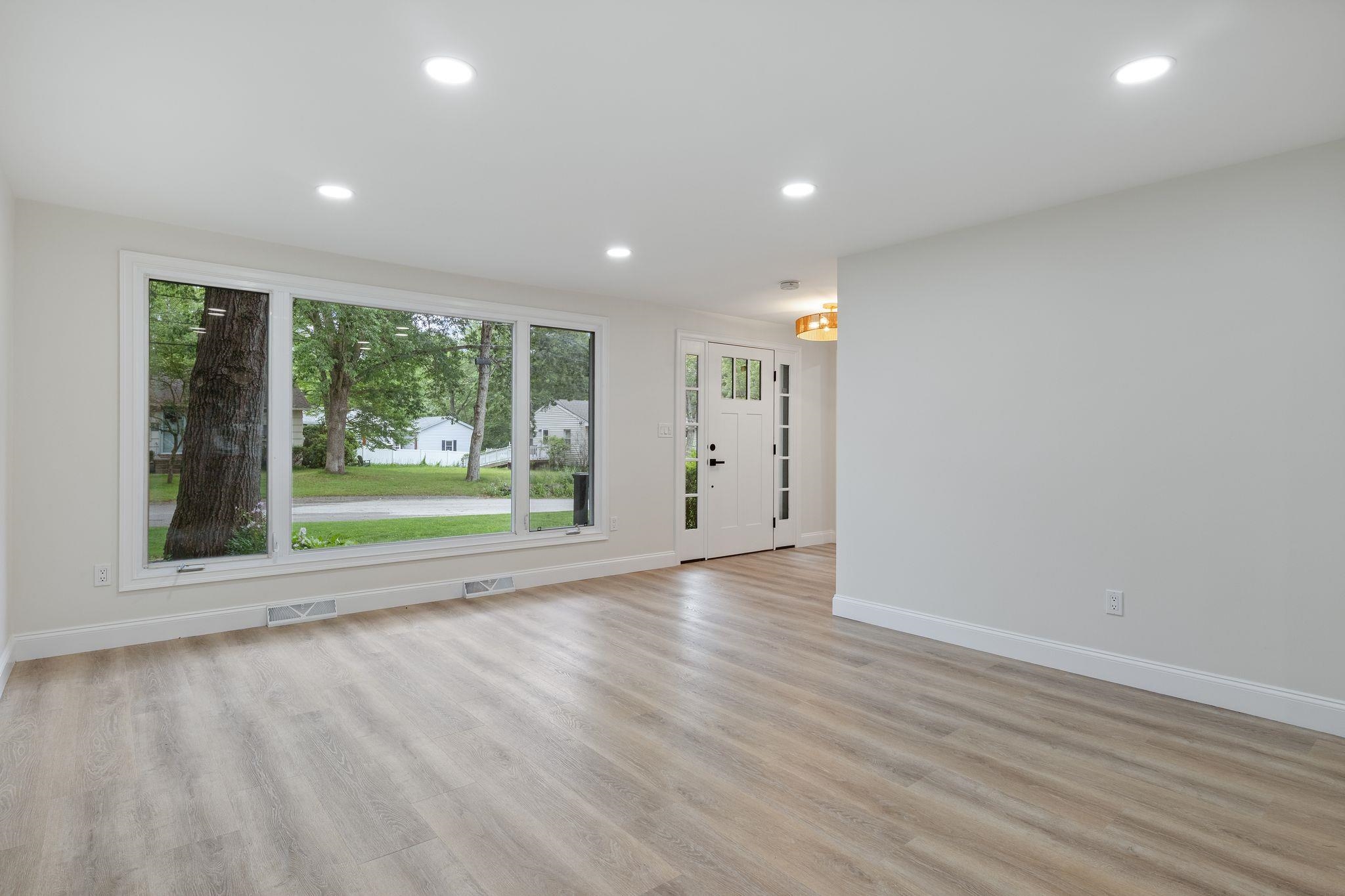 11 Bond Street Hudson, NH 03051 - Photo 6 of 55