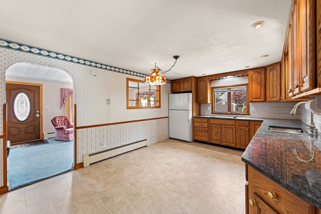 6 Margaret Road Peabody, MA 01960 - Photo 8 of 31 Gallery Image 8