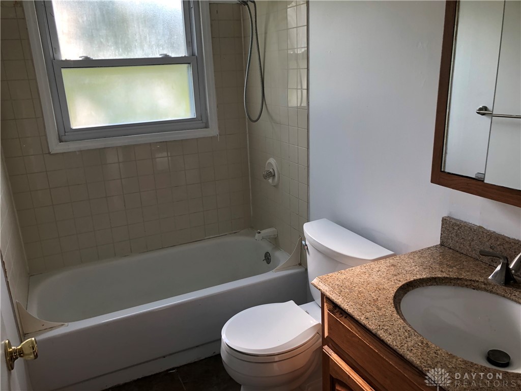 2717 Blackhawk Road Kettering, OH 45420 - Photo 7 of 12