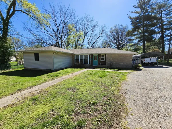 $218,000 | 2 Lincoln Drive, Mount Vernon, IL 62864