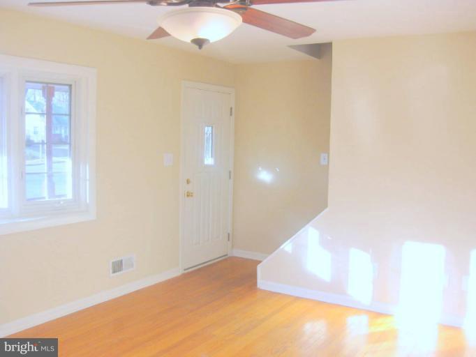 1901 Ridgewick Road Glen Burnie, MD 21061 - Photo 16 of 23 Living Room