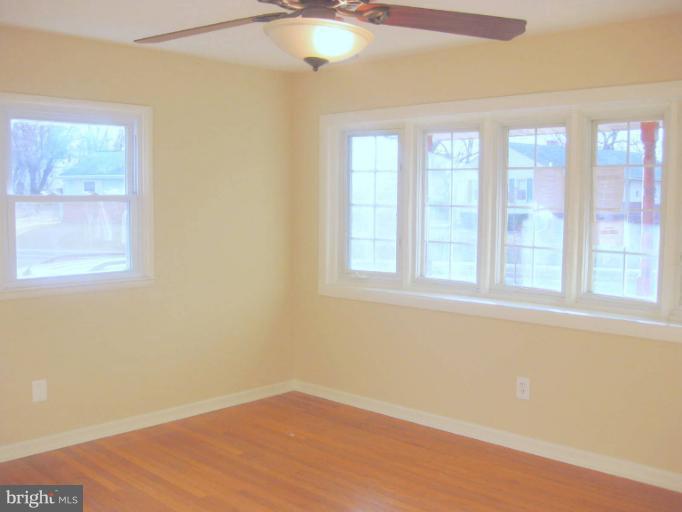 1901 Ridgewick Road Glen Burnie, MD 21061 - Photo 7 of 23 Living Room