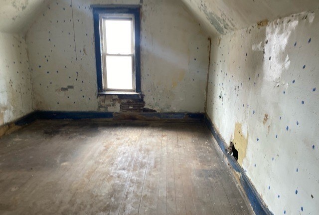 6531 South May Street Chicago, IL 60621 - Photo 7 of 12 a view of a window in an empty room