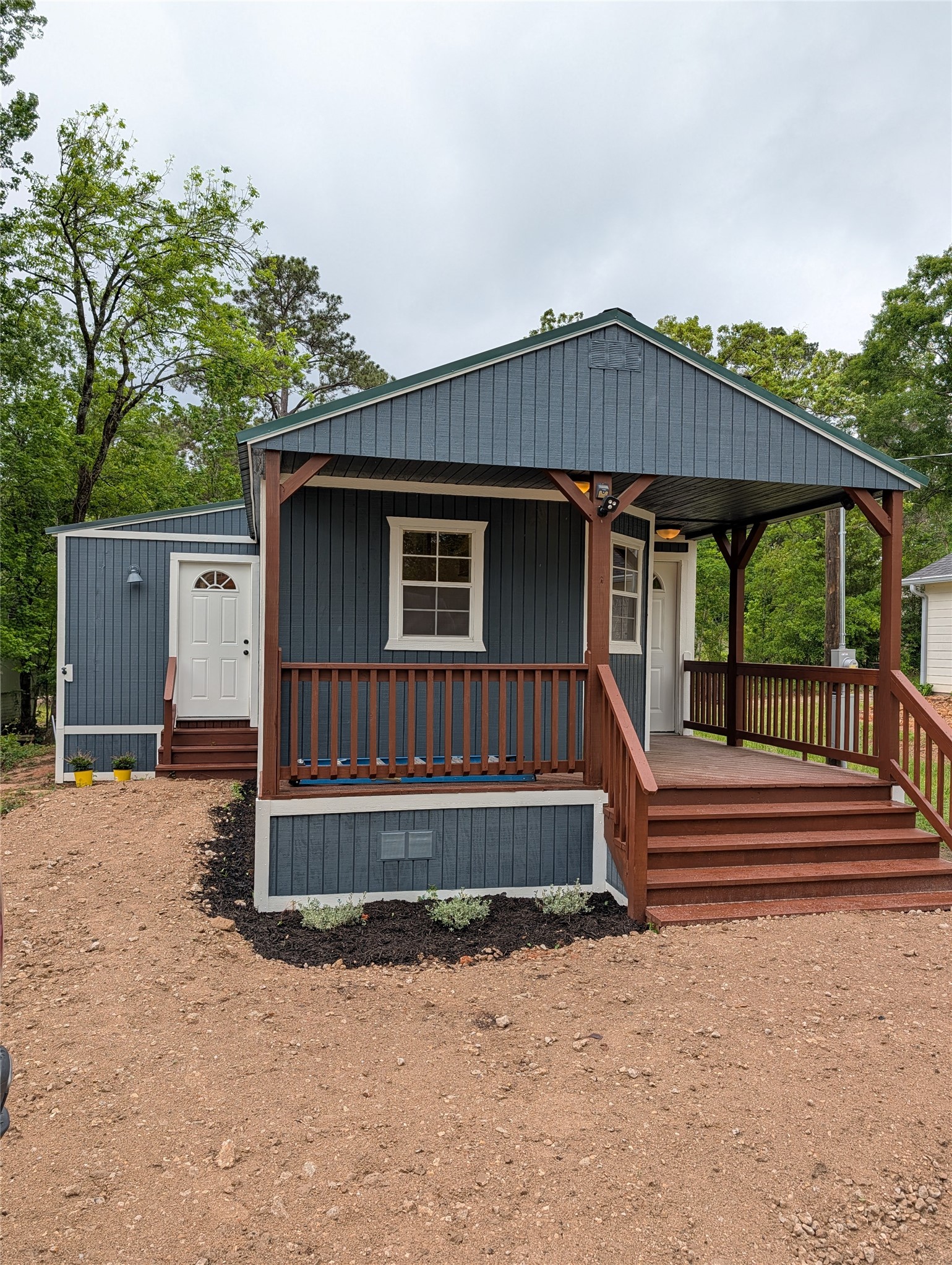 16 Walnut Lane Huntsville, TX 77320 - Photo 4 of 15 a view of a house with a yard
