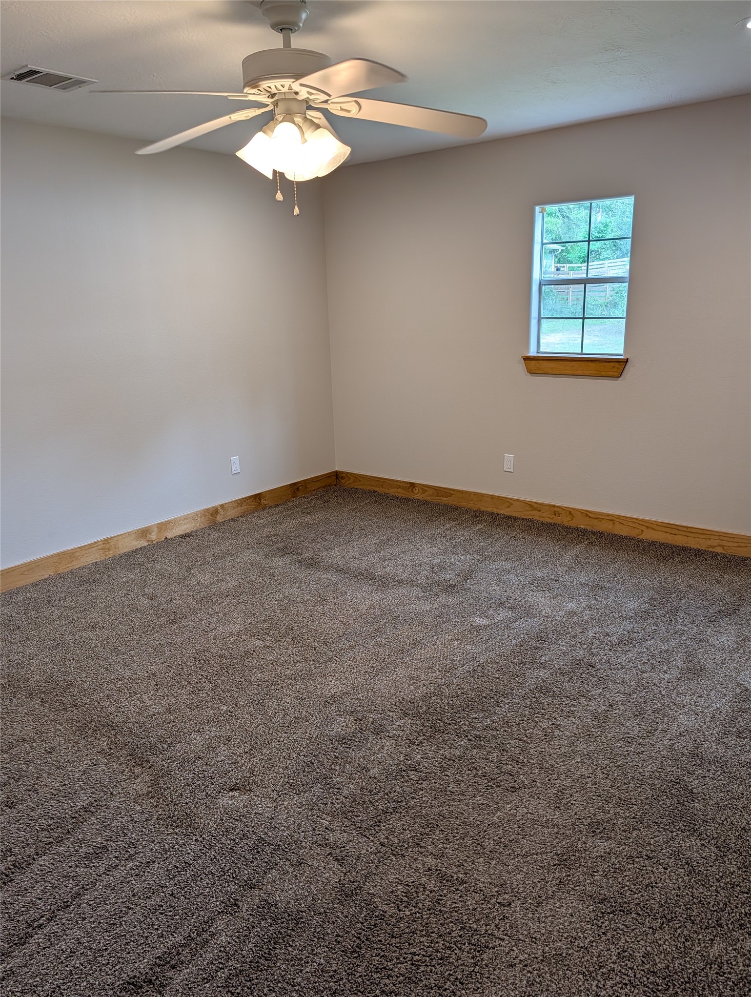 16 Walnut Lane Huntsville, TX 77320 - Photo 6 of 15 an empty room with windows and fan