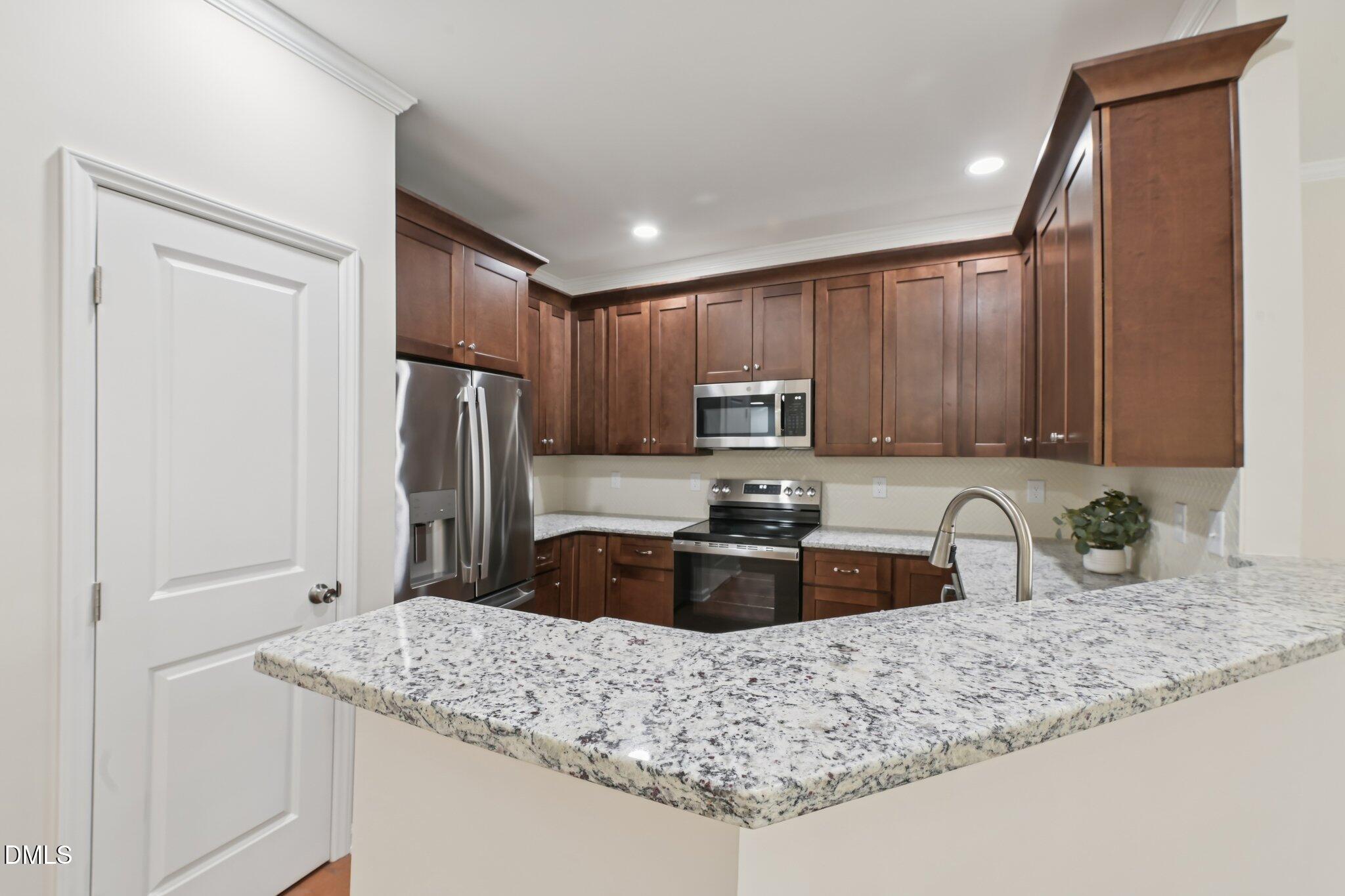 5919 Hourglass Court Raleigh, NC 27612 - Photo 10 of 33