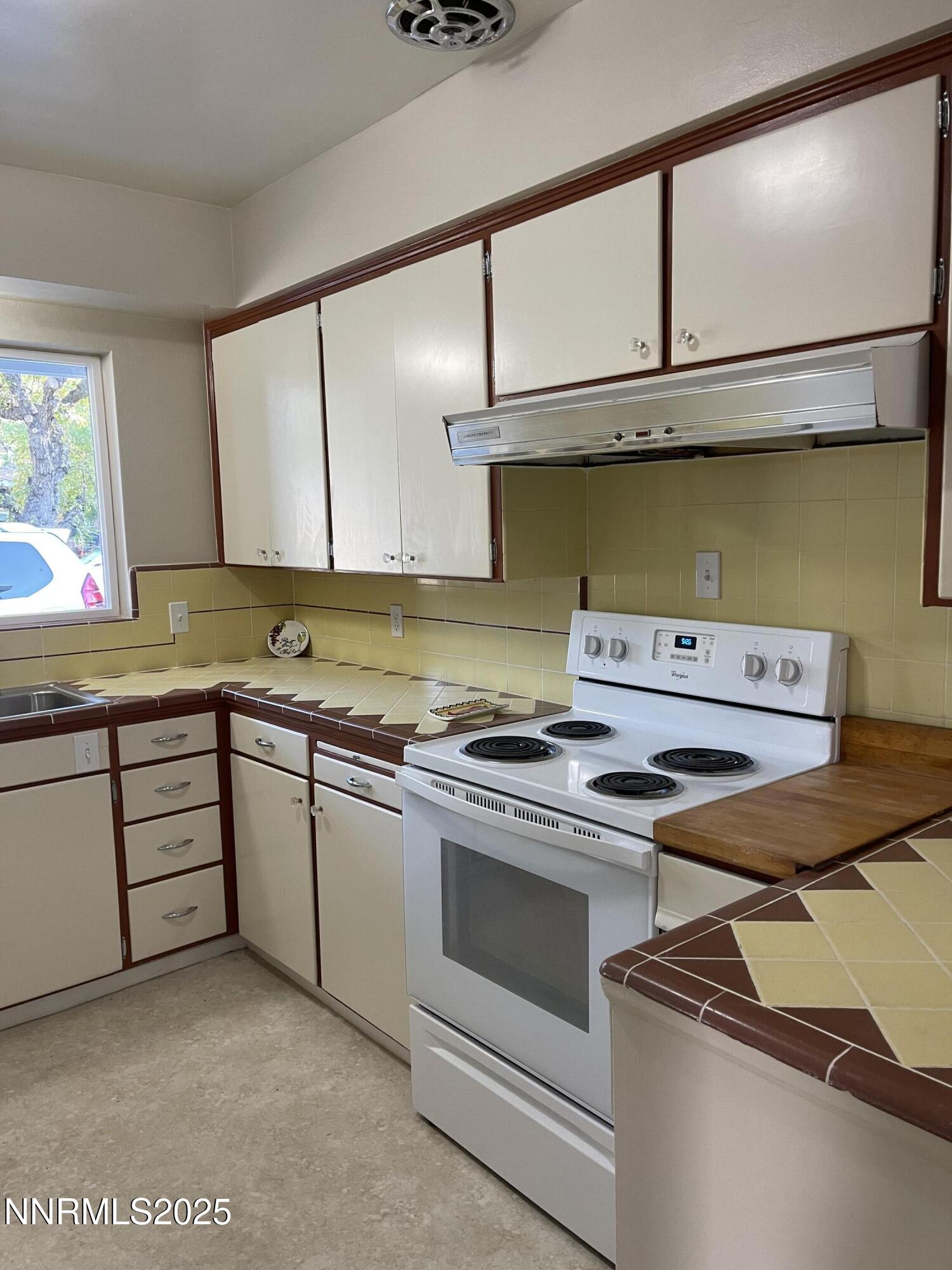 2485 Riviera Street Reno, NV 89509 - Photo 7 of 17 IMG_8801