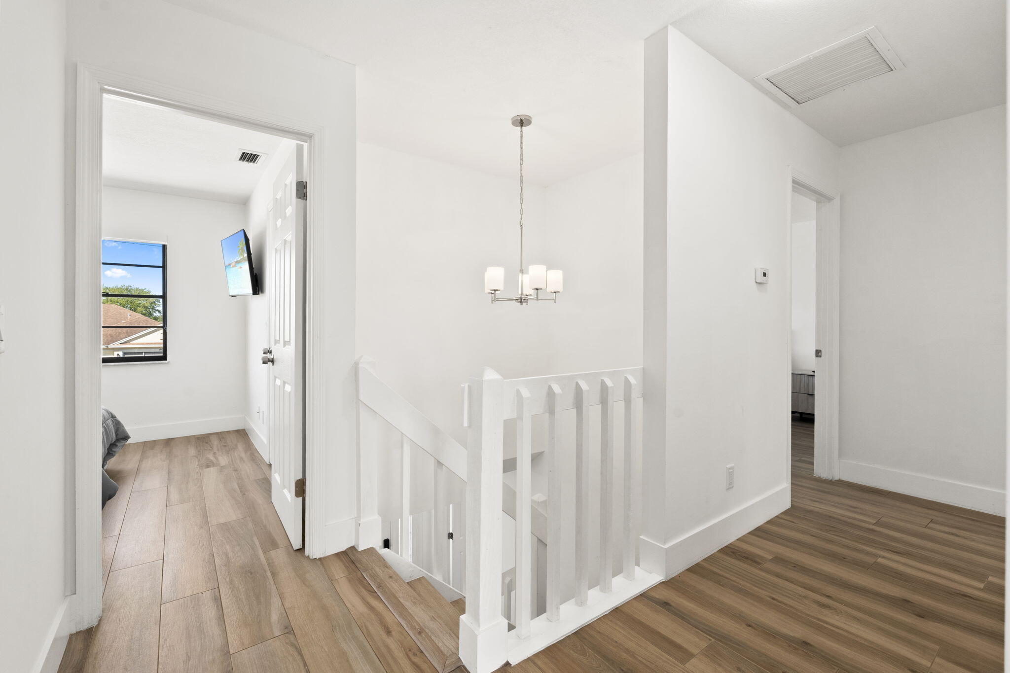 405 Northeast Midvale Street Port St. Lucie, FL 34983 - Photo 26 of 60 Upstairs hallway