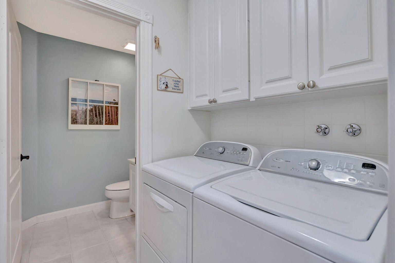 180 Freeport Drive Jupiter, FL 33458 - Photo 31 of 34 a utility room with dryer and washer