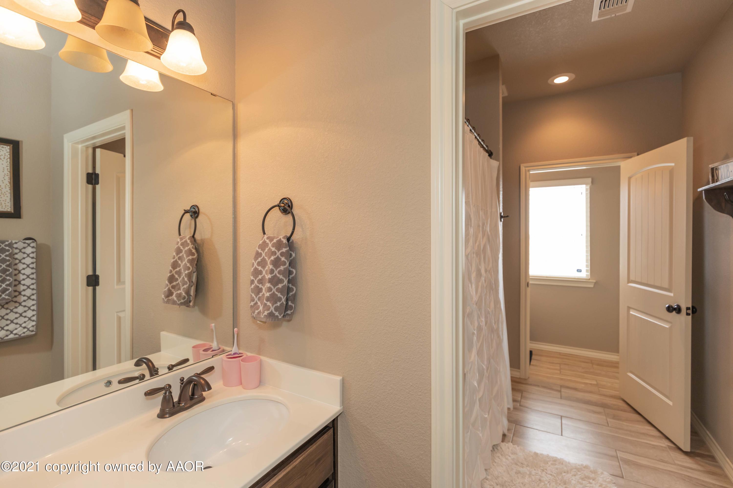 18201 Stone Creek Road Amarillo, TX 79124 - Photo 41 of 57 BATHROOM 3 VIEW 1