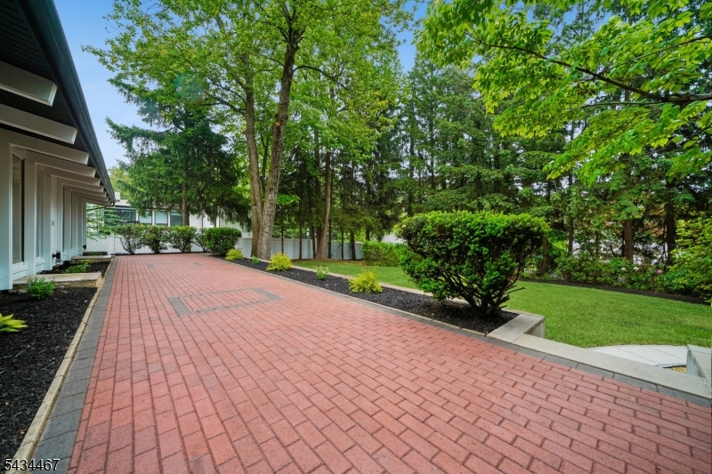 28 Fernhill Road Springfield, NJ 07081 - Photo 39 of 42