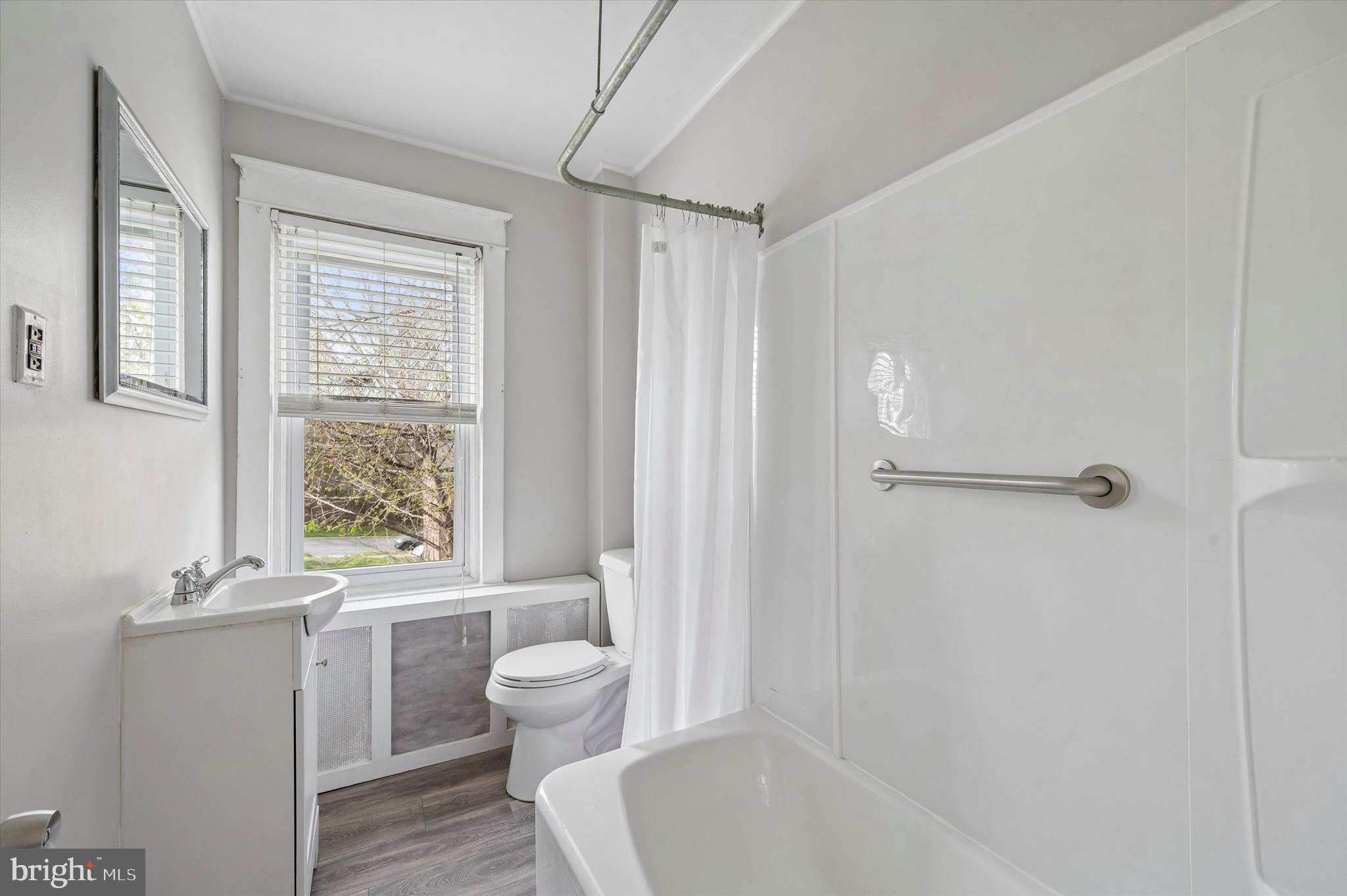 1008 East 18th Street Chester, PA 19013 - Photo 15 of 25 a bathroom with a bathtub toilet and sink