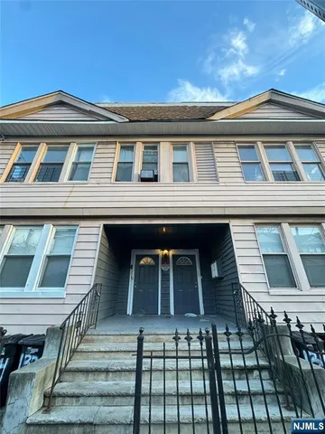 $1,950 | 132 Goodwin Avenue, Unit 1, Newark, NJ 07112
