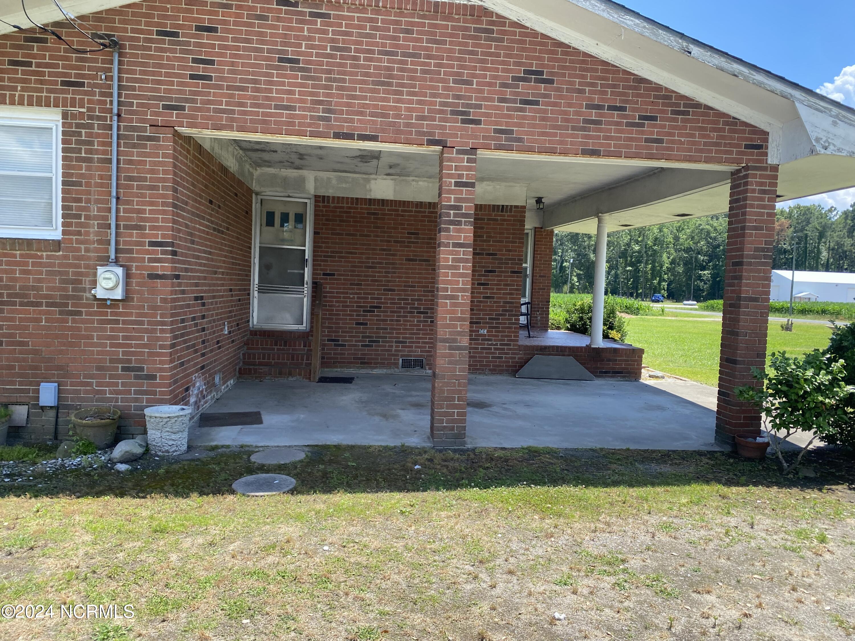 2323 Burbage Road Belhaven, NC 27810 - Photo 5 of 21 IMG_6252