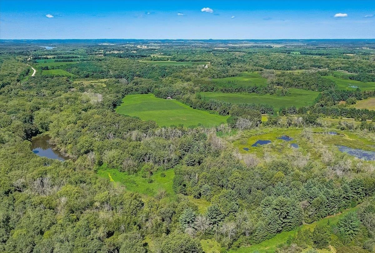 N7712 Church Road Portage, WI 53901 - Photo 15 of 44 Gallery Image 15