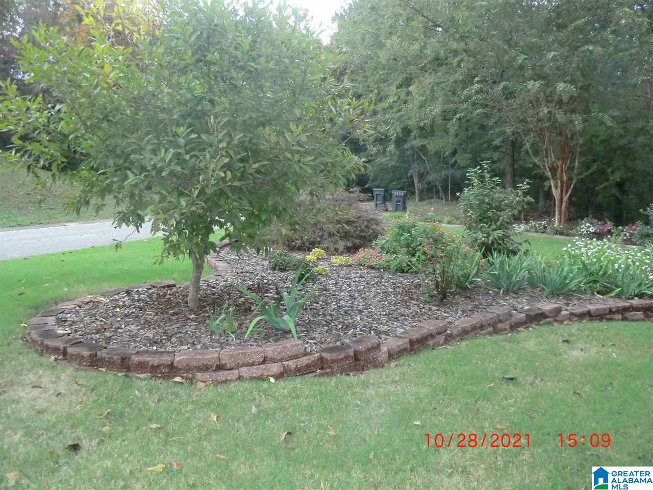 843 Round Hill Road Pelham, AL 35124 - Photo 2 of 37