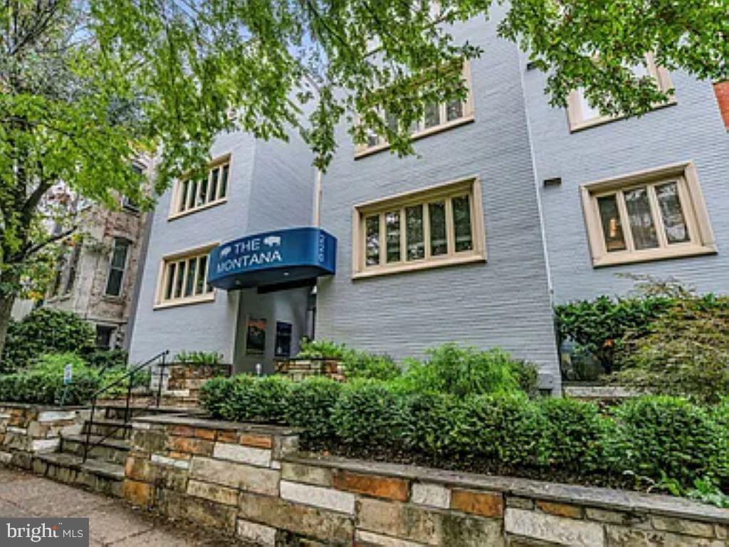 220 2nd Street Southeast, Unit 103 Washington, DC 20003 - Photo 2 of 21 a front view of a house with plants