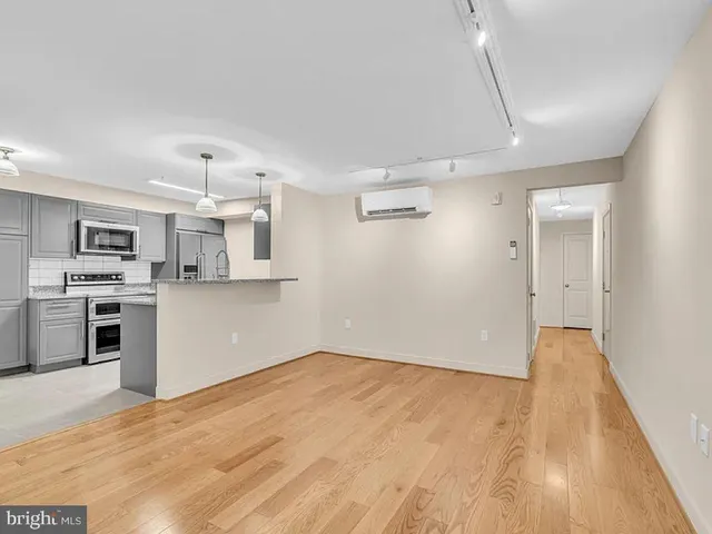 $3,900 | 220 2nd Street Southeast, Unit 103, Washington, DC 20003