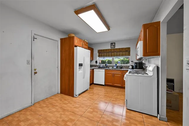 $600,000 | 13615 Southwest 72nd Terrace, Miami, FL 33183