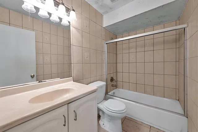 $600,000 | 13615 Southwest 72nd Terrace, Miami, FL 33183