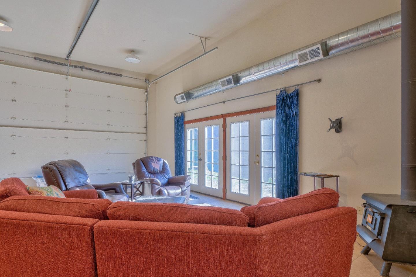 384 Corral De Tierra Road Salinas, CA 93908 - Photo 23 of 31 a living room with furniture