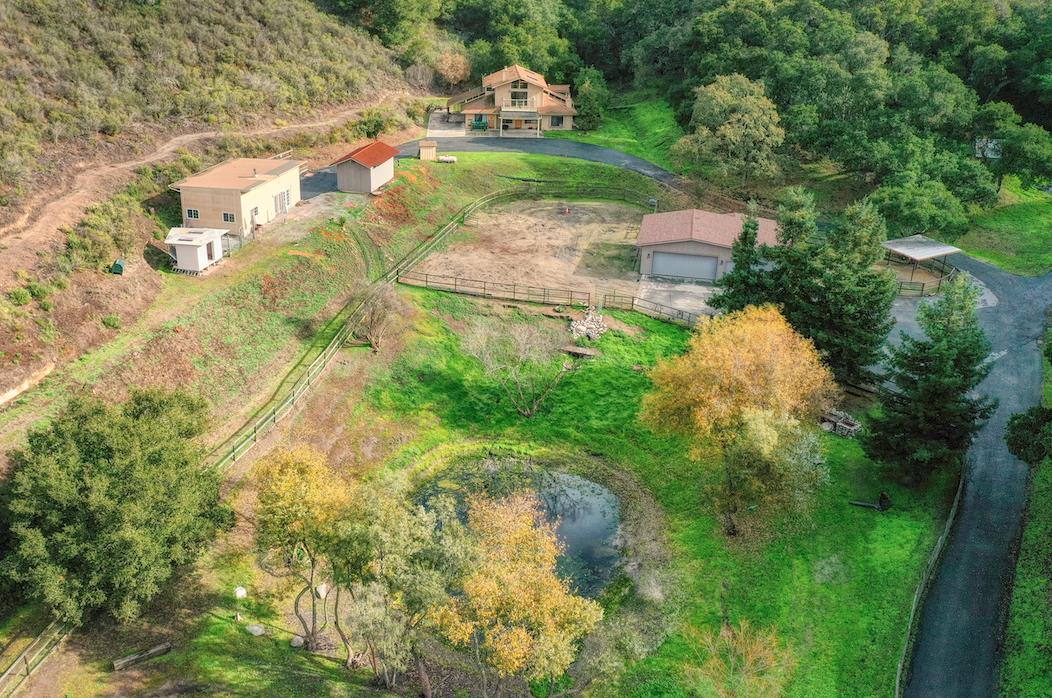 384 Corral De Tierra Road Salinas, CA 93908 - Photo 3 of 31 a view of yard