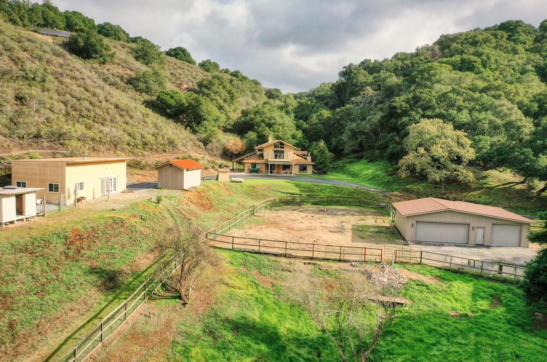 384 Corral De Tierra Road Salinas, CA 93908 - Photo 4 of 31 a backyard of a house with a yard and outdoor seating