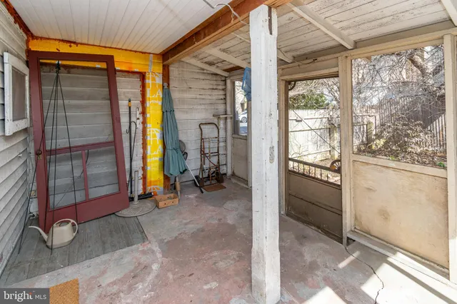 a view of an outdoor space