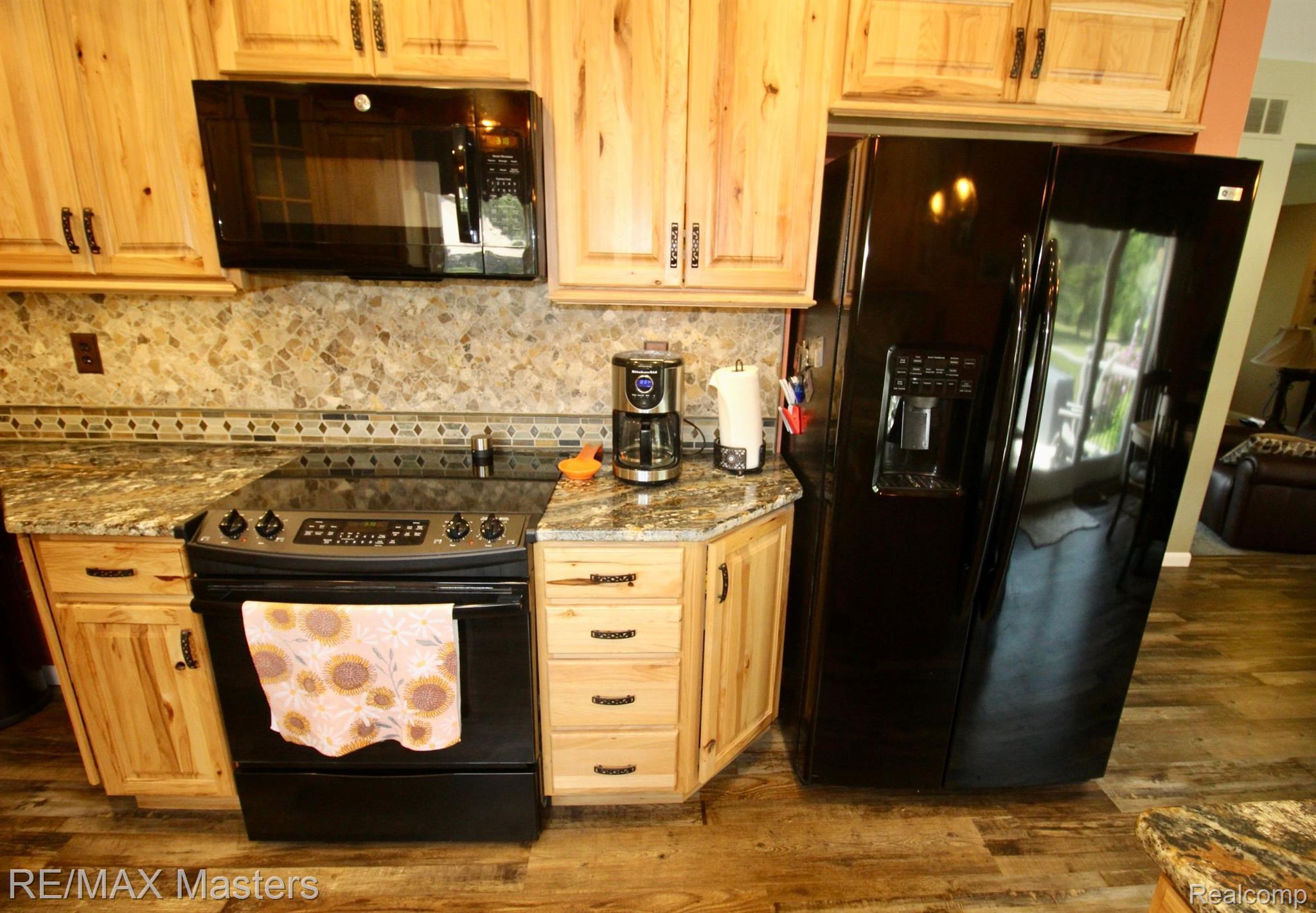 46355 Wear Road Belleville, MI 48111 - Photo 8 of 46 Appliances stay!