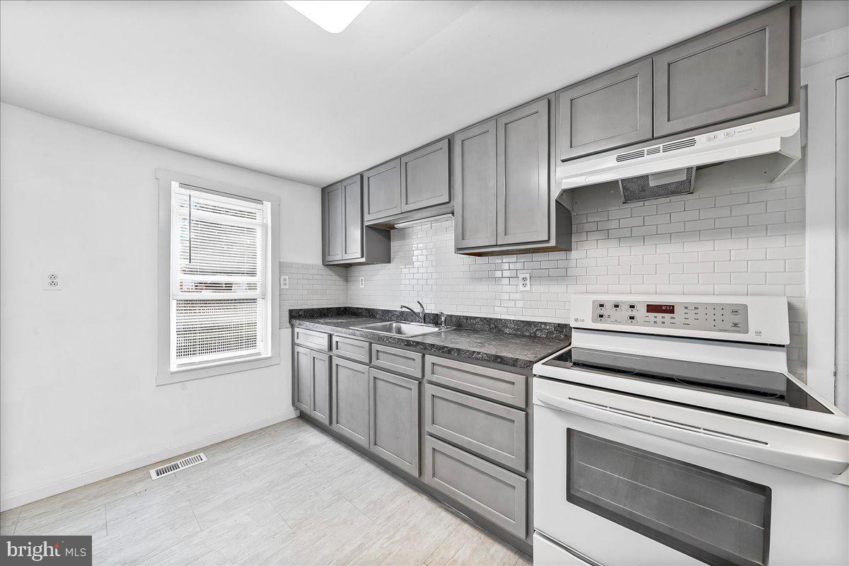 1242 Chestnut Street Marcus Hook, PA 19061 - Photo 14 of 32