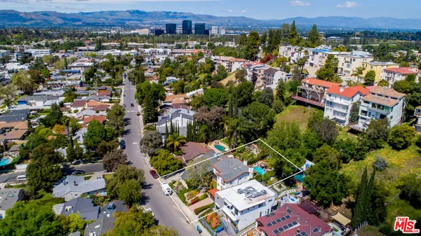$8,000 | 5176 Don Pio Drive, Woodland Hills, CA 91364