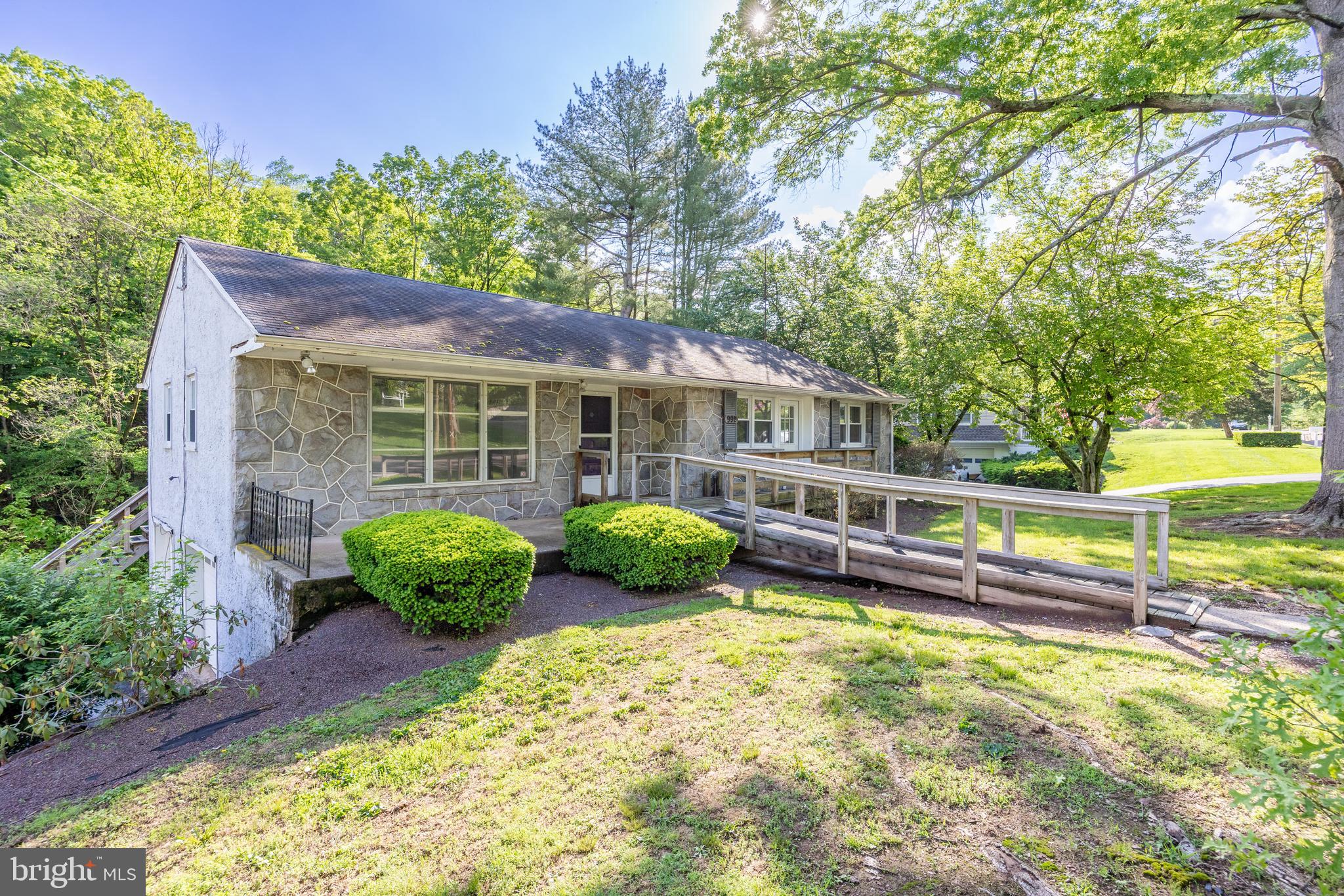 992 East Valley Road Pottstown, PA 19464 - Photo 2 of 32 Gallery Image 2