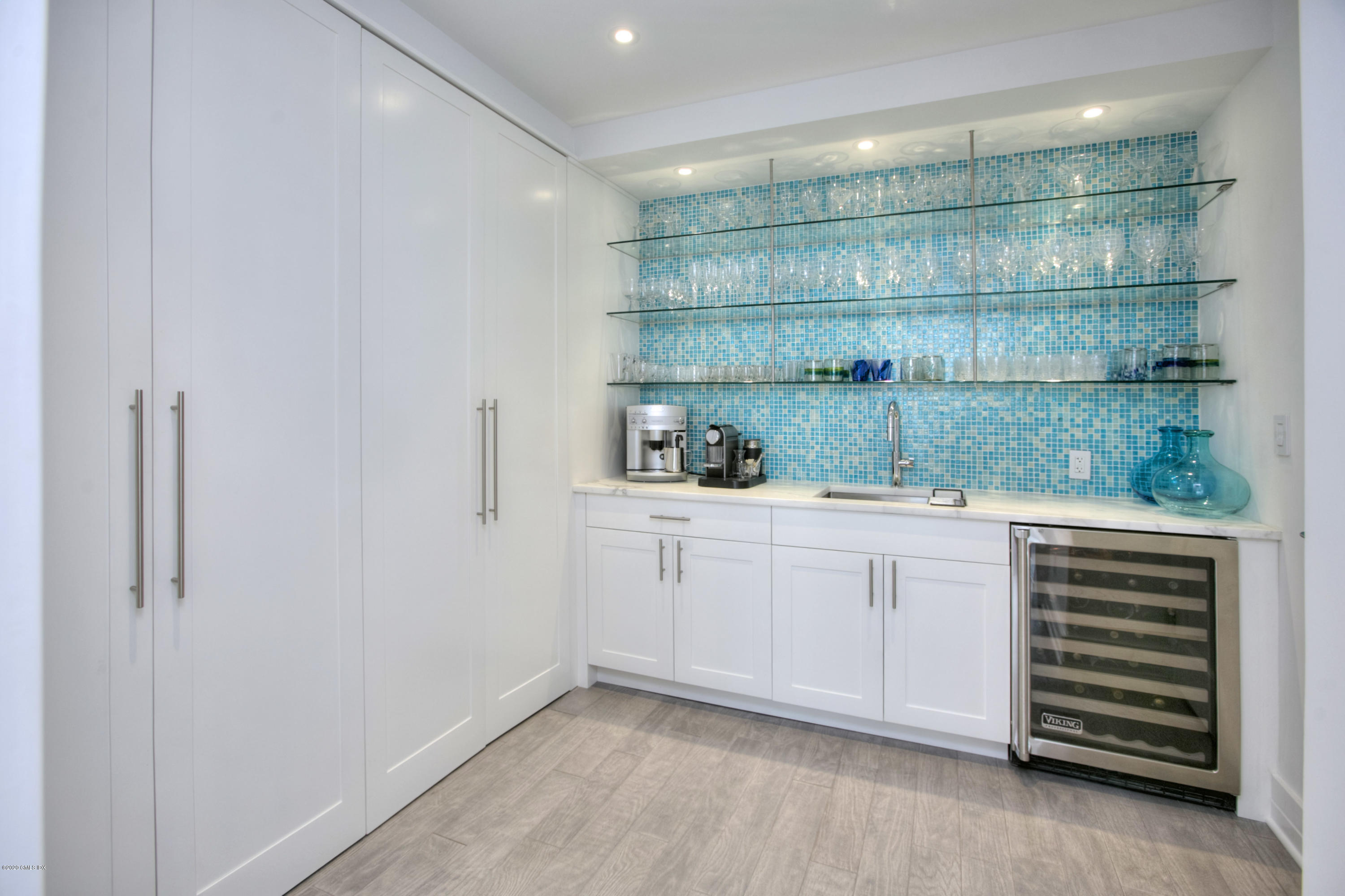 1 Broad Street, Unit PHD4 Stamford, CT 06901 - Photo 13 of 38 a kitchen with white cabinets and window