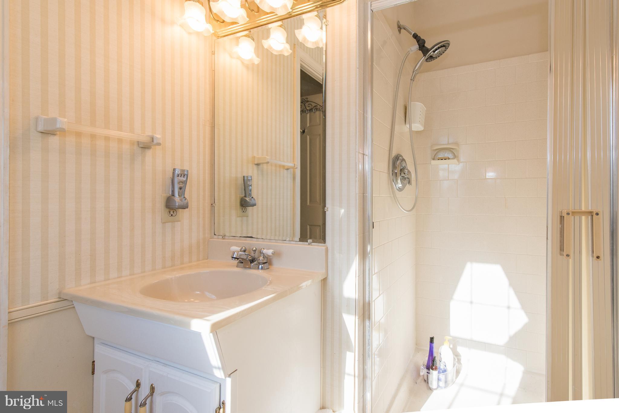 1216 Nottingham Road Westminster, MD 21157 - Photo 16 of 28 Bath (Master)
