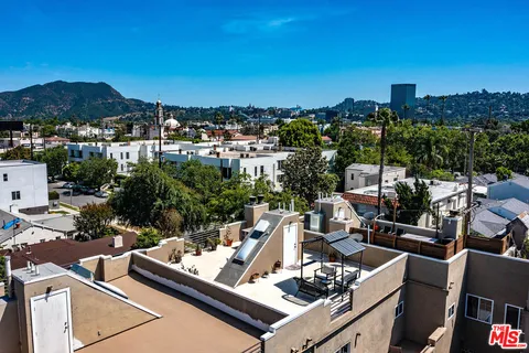 $949,000 | 10923 Landale Street, Unit 2, Toluca Lake, CA 91602