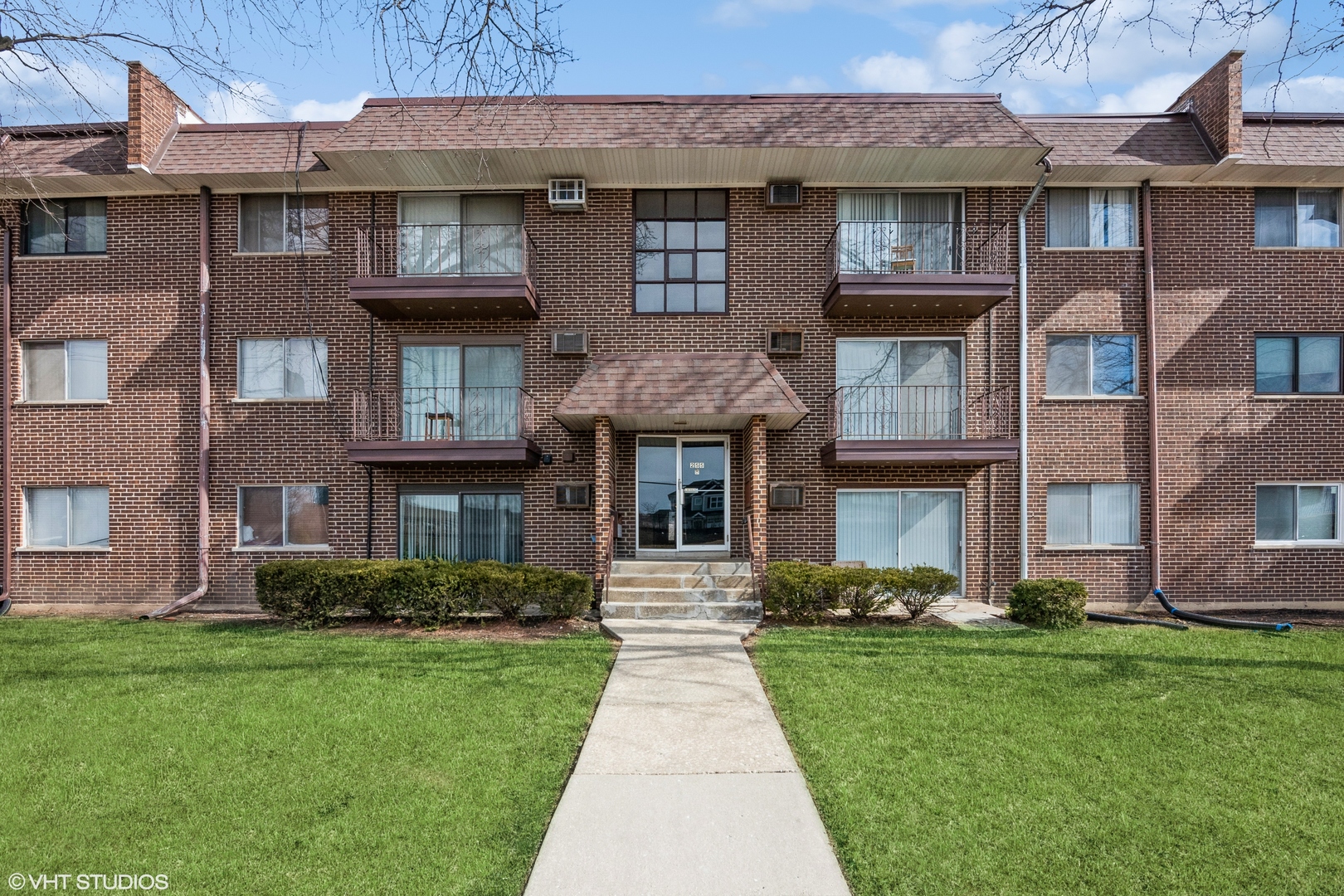 255 North Mill Road, Unit 7B Addison, IL 60101 - Photo 1 of 19 a front view of a house with a yard