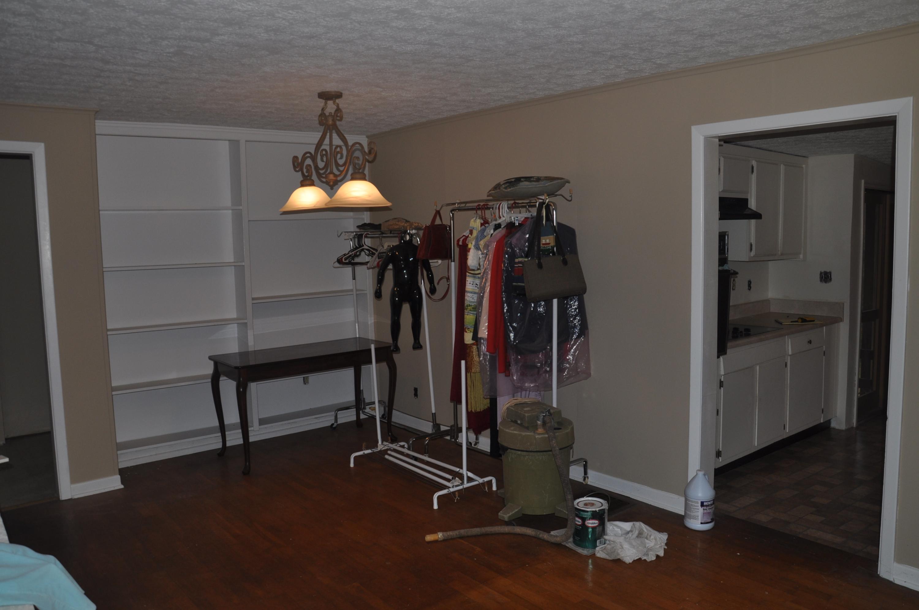 2471 Topside Road Louisville, TN 37777 - Photo 4 of 12 Living room, kitchen to right.