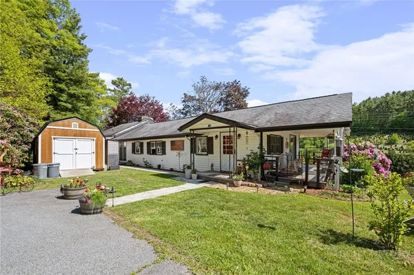 $299,900 | 190 Benfield Road, Crossnore, NC 28657