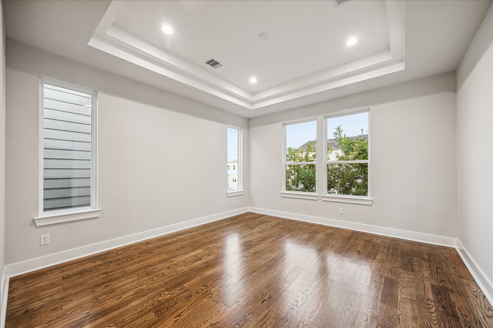 1518 Houston Avenue Houston, TX 77007 - Photo 19 of 40 an empty room with wooden floor and windows