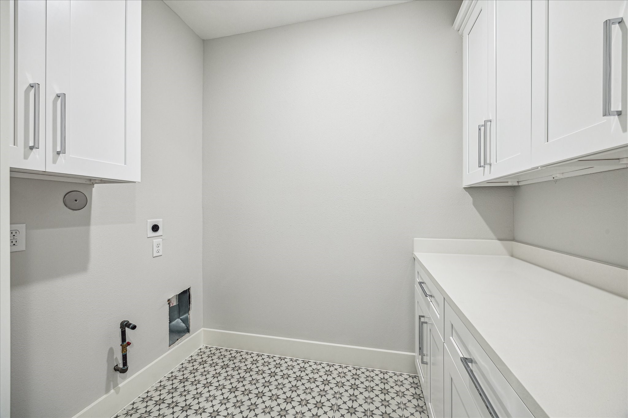 1518 Houston Avenue Houston, TX 77007 - Photo 33 of 40 a bathroom with a sink and cabinets