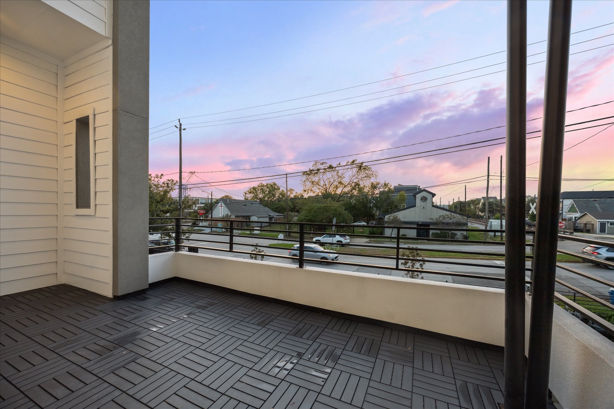 1518 Houston Avenue Houston, TX 77007 - Photo 34 of 40 a view of a terrace with sky view